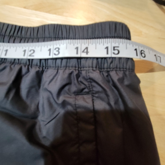 The North Face Medium Black Mesh Lined Relaxed Fit Hydrenaline Shorts NWT - Picture 7 of 8